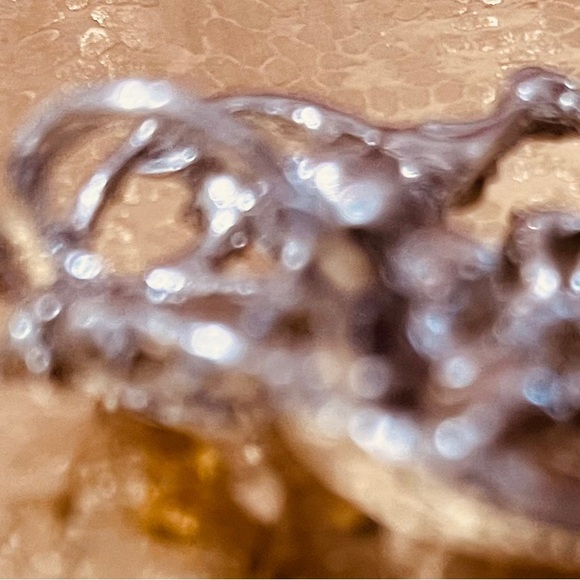 Beautiful Vintage Rhinestone silver tone brooch pendant in leaf pattern - Picture 6 of 7